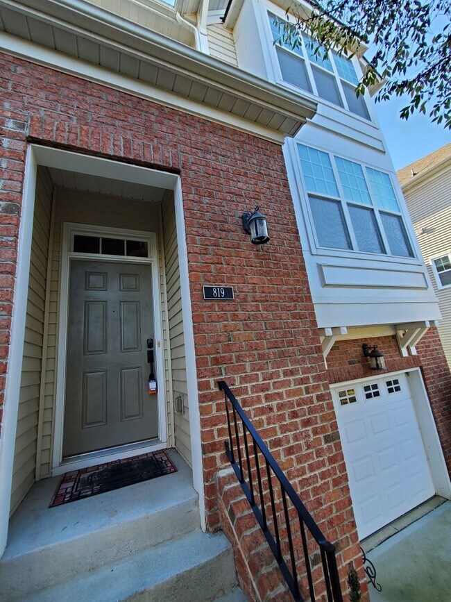 Foto del edificio - Beautiful 4BR Townhome in Skybrook