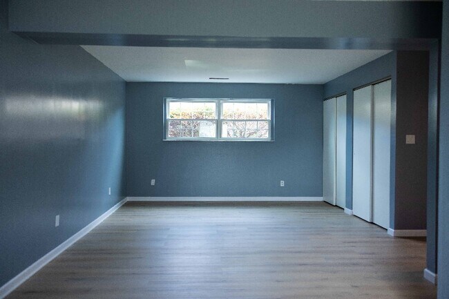 Foto del edificio - 8022 Beech Ave
