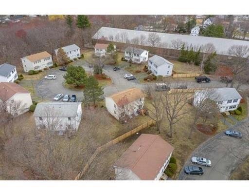 Primary Photo - 21 Northwoods Cir