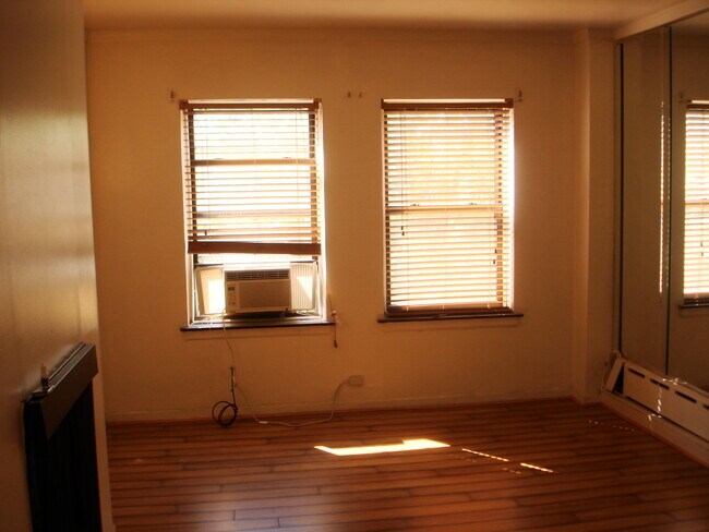 Building Photo - 5135 S Kenwood Ave