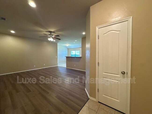 Foto del edificio - 2913 Thompson Farm Ln