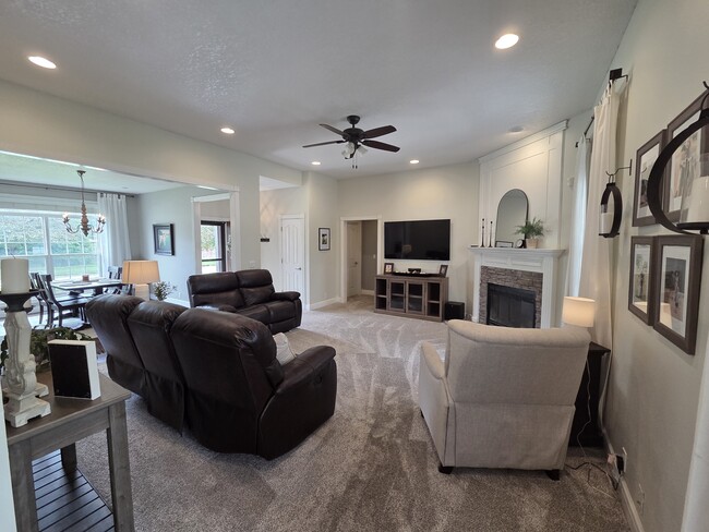 Building Photo - 2507 Golf Links Rd