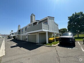 Building Photo - 27063 Crossglade Ave