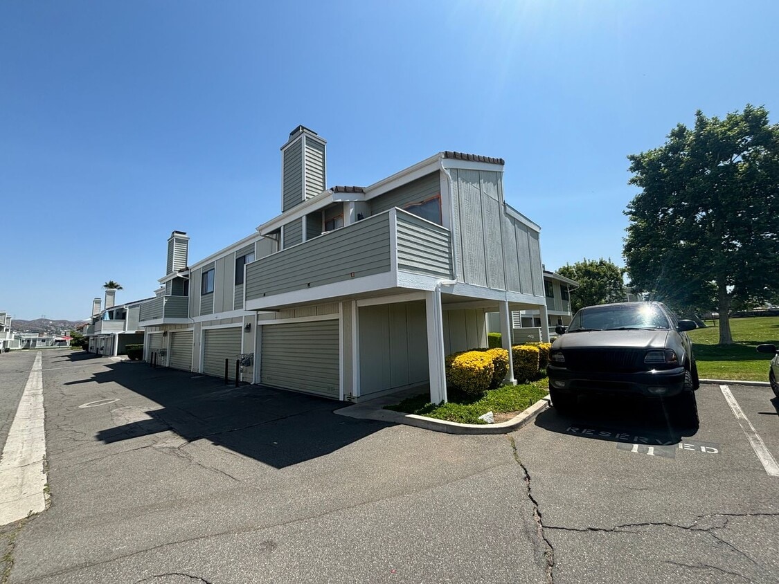 Primary Photo - 2 Bedroom Condo for Rent in Canyon Country!