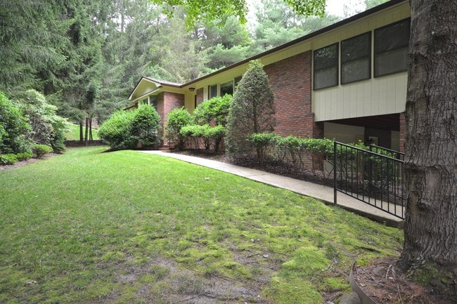 Building Photo - 226 Park Ln