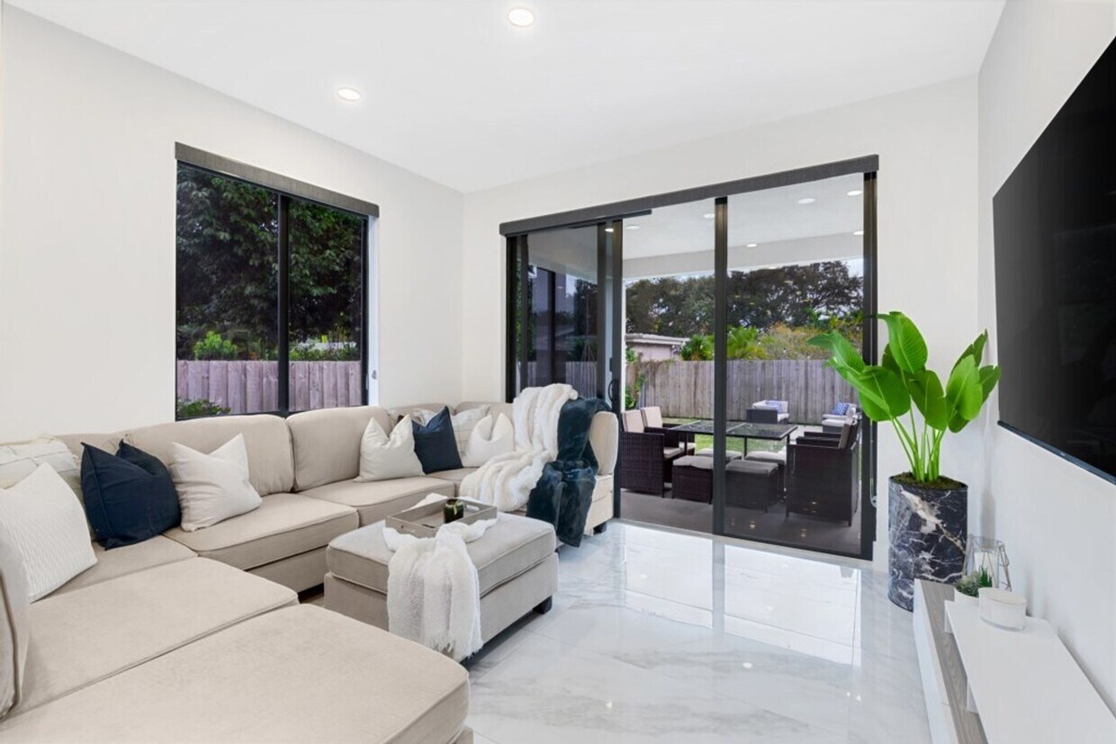 Foto principal - 826 SW 14th Ct