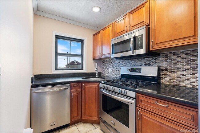 Photo - 65 W Broadway Apartment