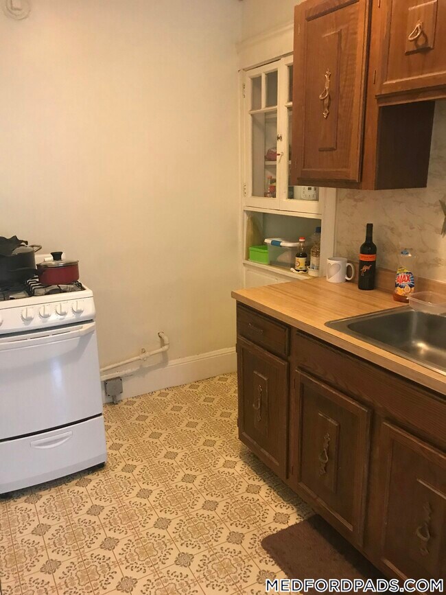 Building Photo - 53 Fellsway W