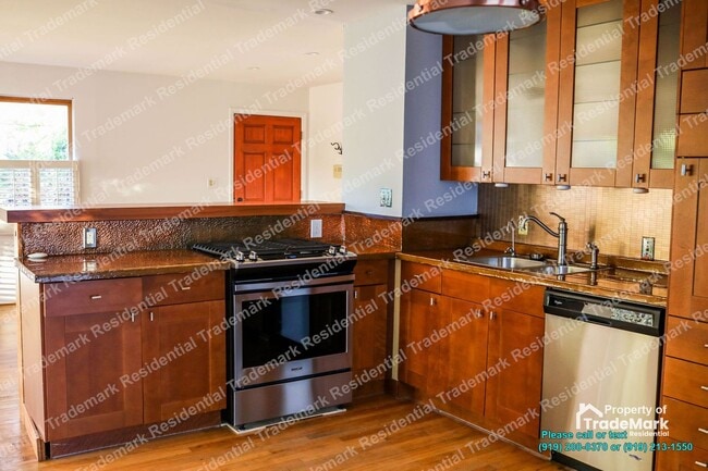 Building Photo - Charming 2 bed / 1 bath in Five Points