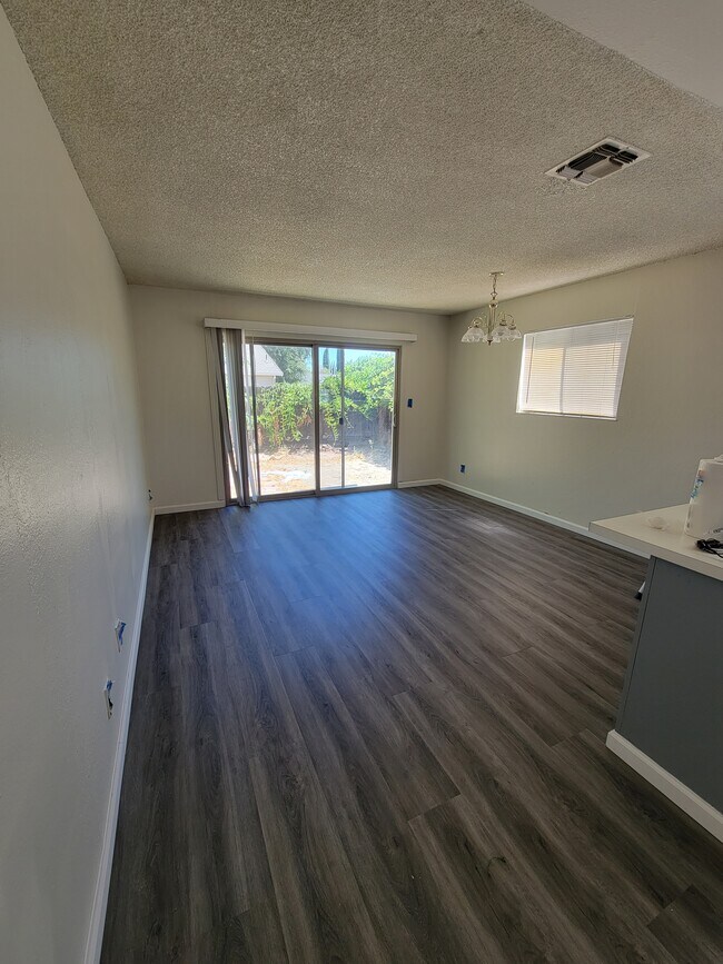 Dining room/ Kitchen - 1611 Hurley Ct