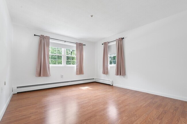Foto del edificio - 50 Farrwood Ave
