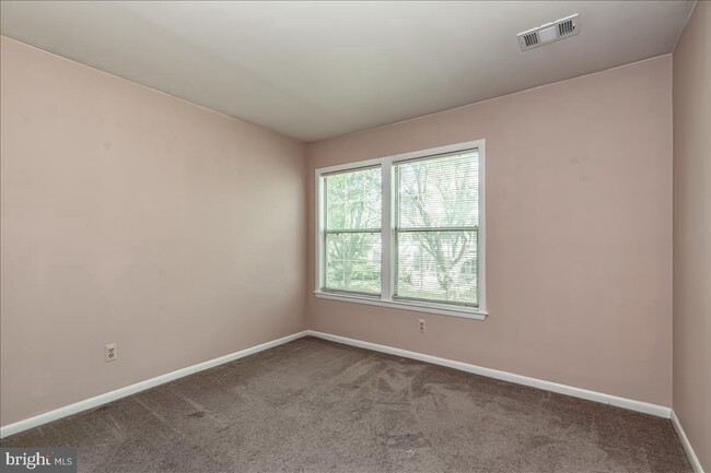 Building Photo - 110 Lowell Ct