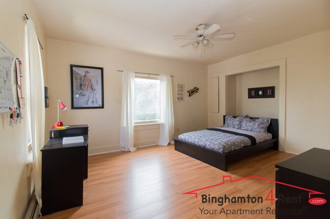 bedroom - 139 Murray St