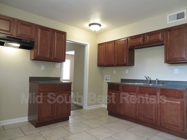 Foto del edificio - 897 Woodland Ave