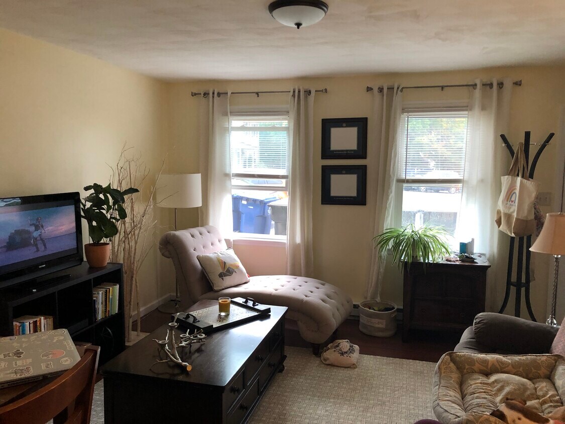 Primary Photo - 1655 Highlandon Ct
