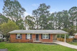 Building Photo - 464 Pinecrest Dr