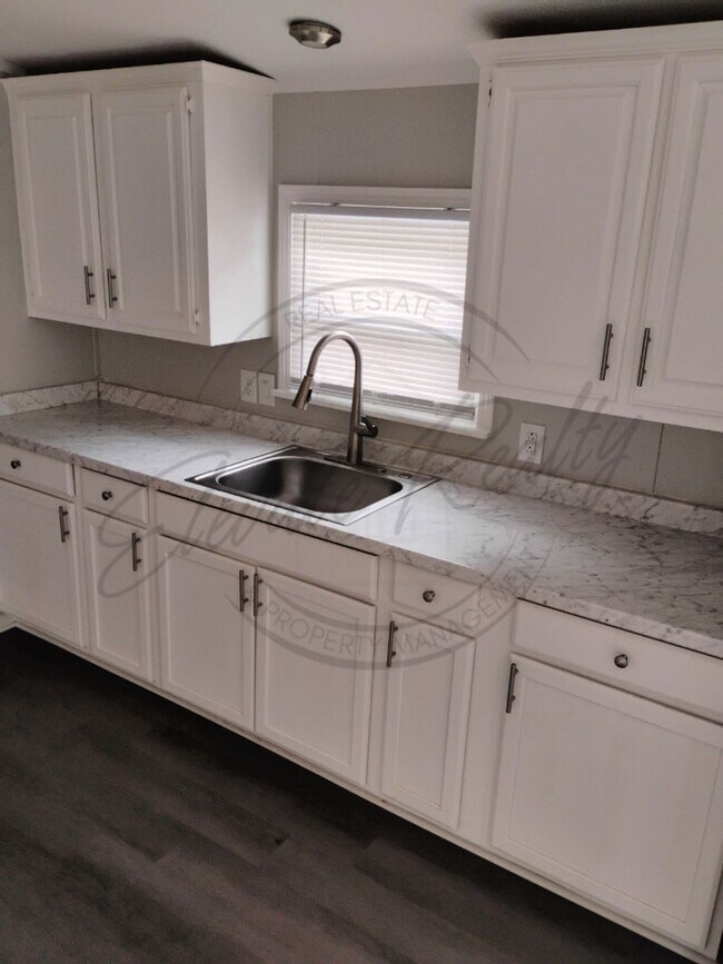 Foto del edificio - Three Bedroom, Ranch Style North Nashville...