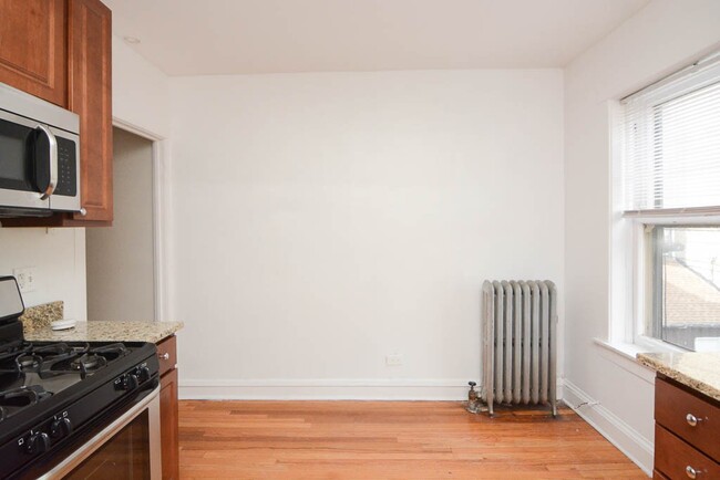 Building Photo - 2113 W Ainslie