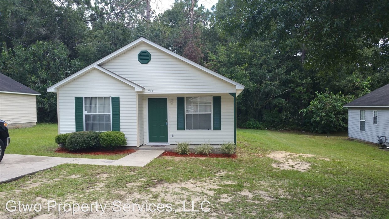 Primary Photo - 915 Crossway Rd