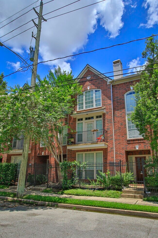 Foto del edificio - 1310 W Webster St
