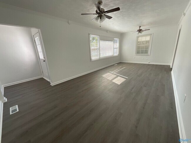 Foto del edificio - 1805 8th Ave SW