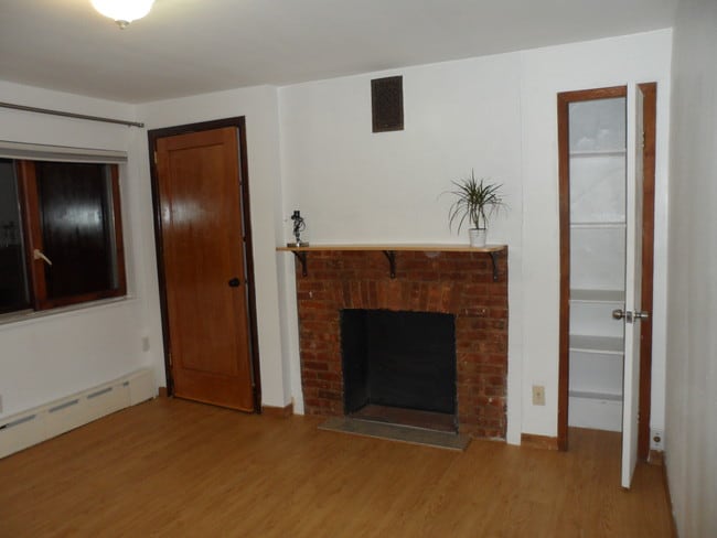 Building Photo - 726 Leonard St