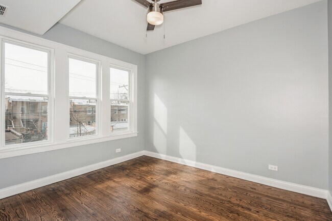 Foto del edificio - 5816 N Artesian Ave