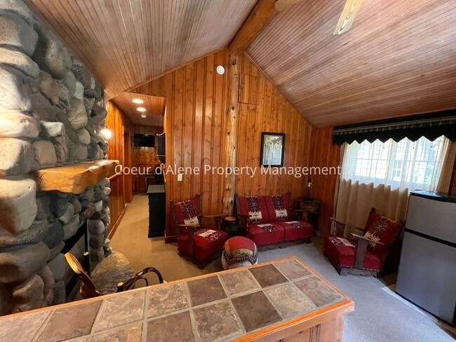 Building Photo - 10646 N Lakeview Dr
