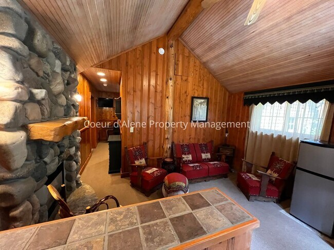 Foto del edificio - 10646 N Lakeview Dr