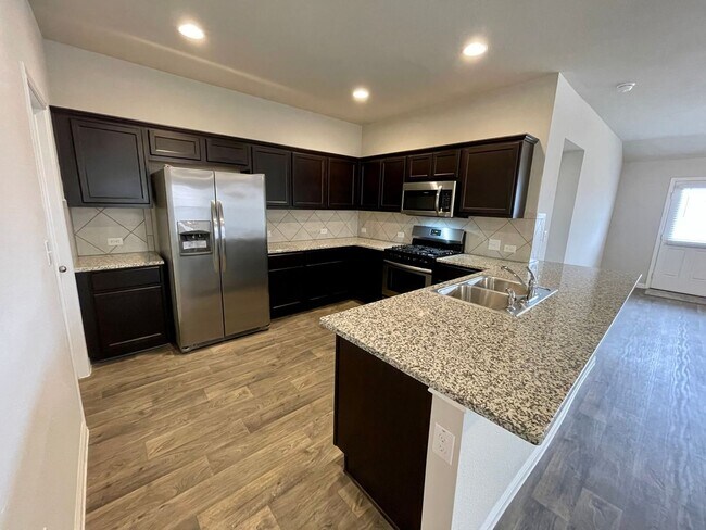 Foto del edificio - Charming 4 bedroom, 2 bathroom in East-Cen...