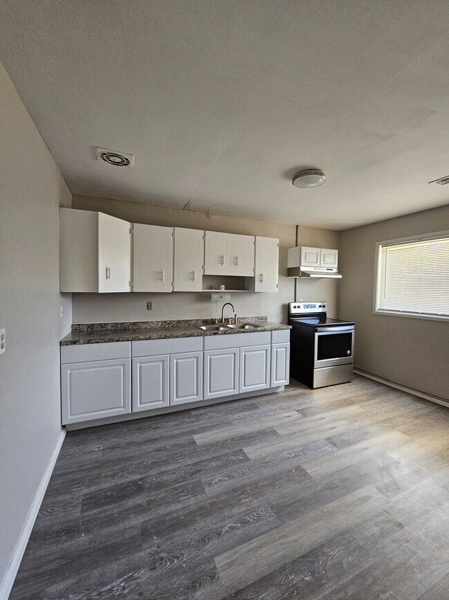 Foto del edificio - 1855 First Ave. | $1500 | 3 Beds, 1.5 Bath
