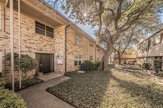 Building Photo - 7937 Royal Ln