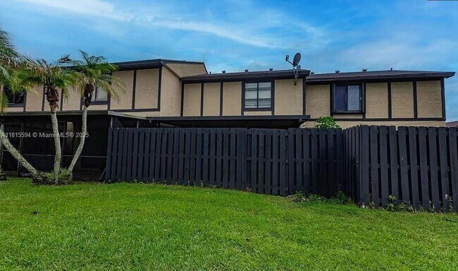 Foto del edificio - 4430 NW 92nd Way