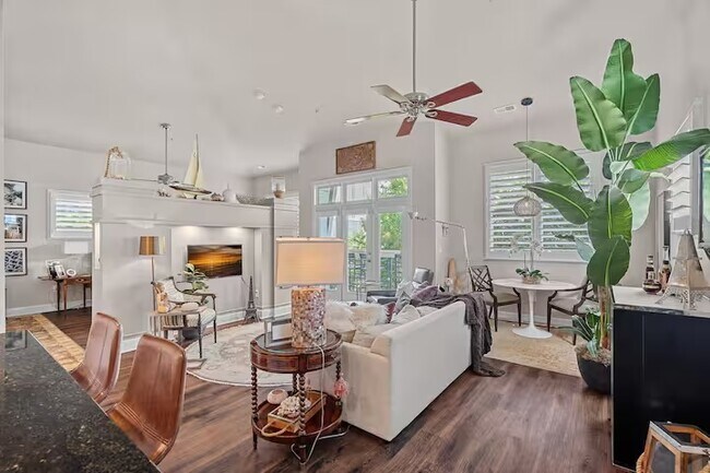 Photo - 635 N Alexander St Apartment