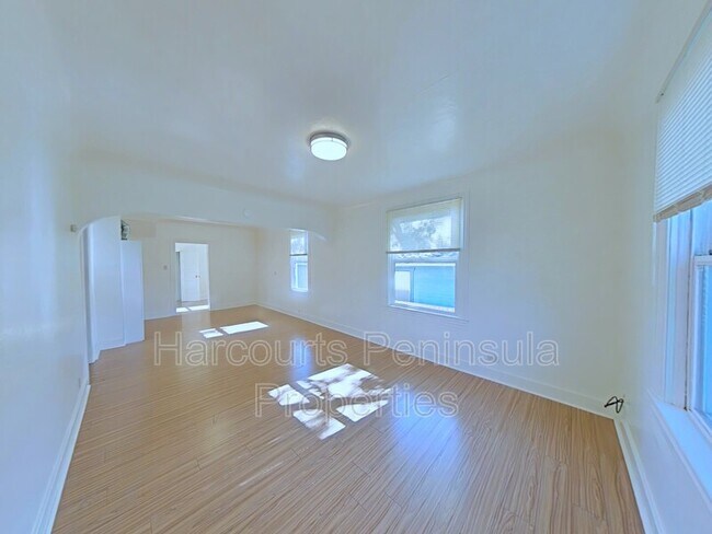 Building Photo - 1116 6th St