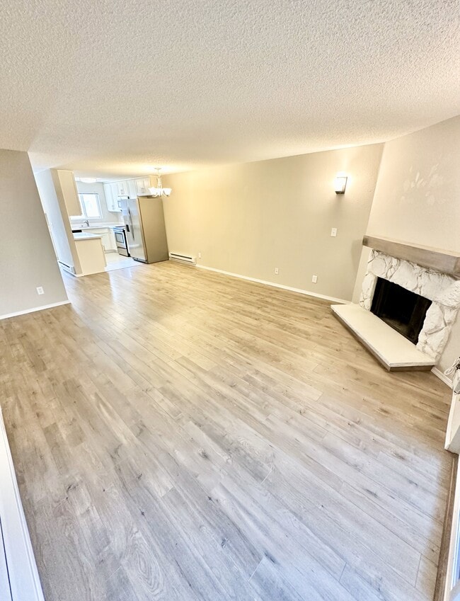 Open concept living room/dining room/kitchen - 14537 NE 40th St