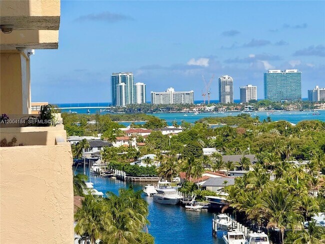 Foto del edificio - 2350 NE 135th St