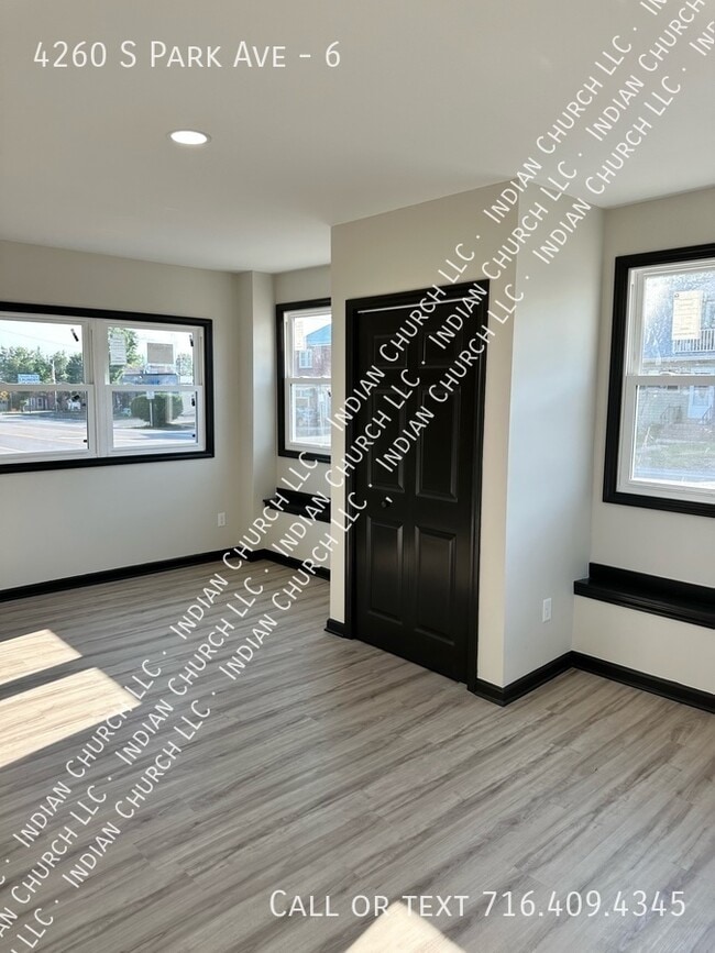 Building Photo - 4260 South Park Ave