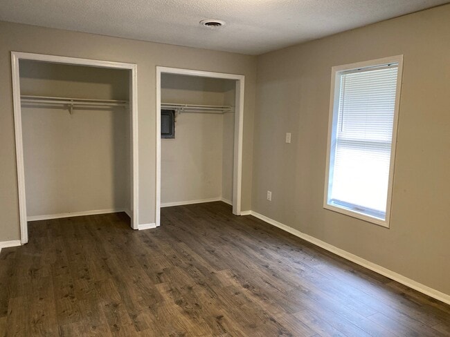 Building Photo - 884 Old Hickory Blvd