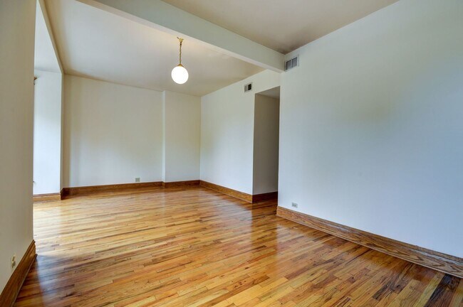 Building Photo - 2748 N Lincoln Ave