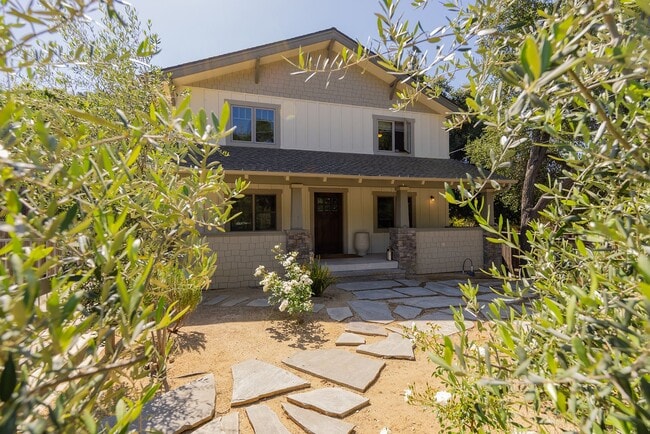 Building Photo - Private Creek Rd Paradise