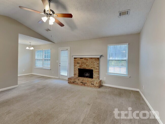 Building Photo - 1049 Octavia Ct