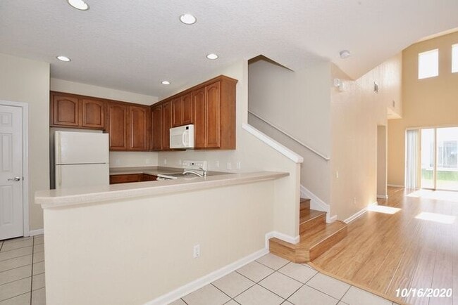 Building Photo - Beautiful 3/3.5 Townhome with a Spacious 2 Car Garage in the Gate Guarded Community of Spring Isl...