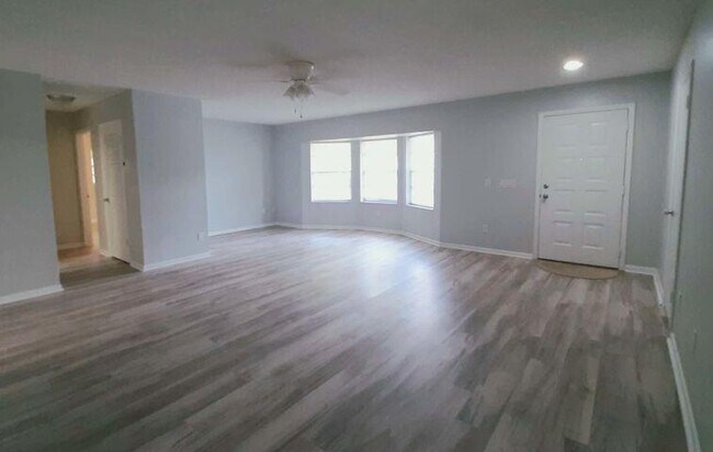 Foto del edificio - 331 NW Camrose St