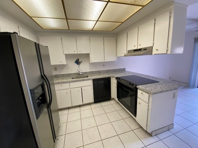 Building Photo - 130 Baroni Ave