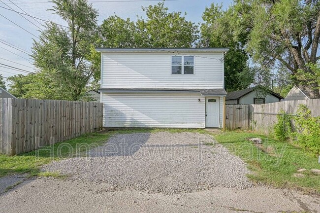 Building Photo - 135.5 E Himes St