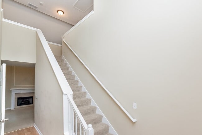 Building Photo - 384 Jasmine Dr