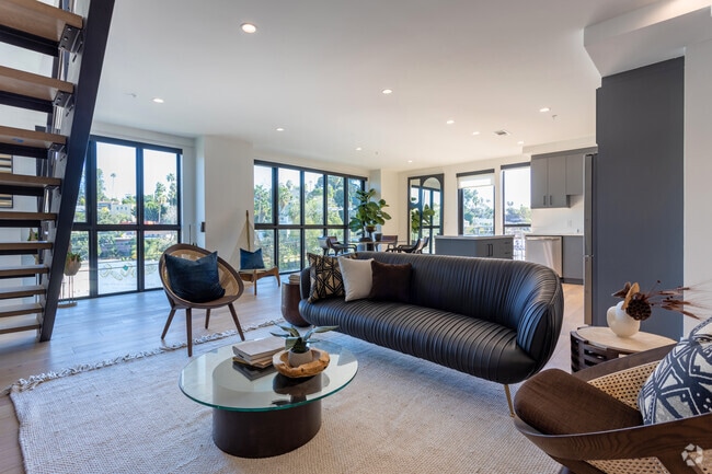 Interior Photo - Vica
