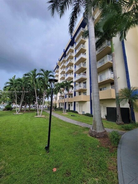Building Photo - 4550 NW 9th St