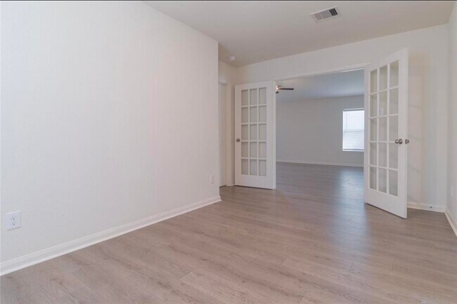 Foto del edificio - 15310 Albert Oak Dr